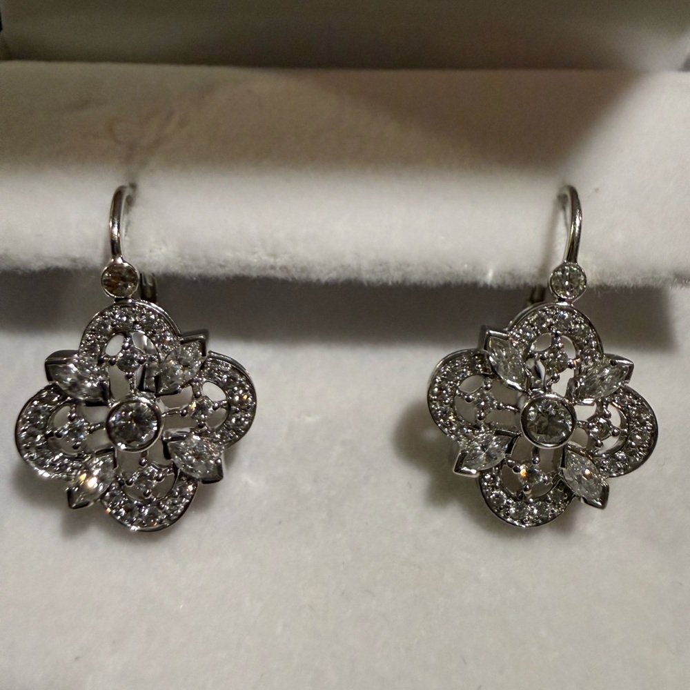 Kwiat gold with diamonds Drop Earrings